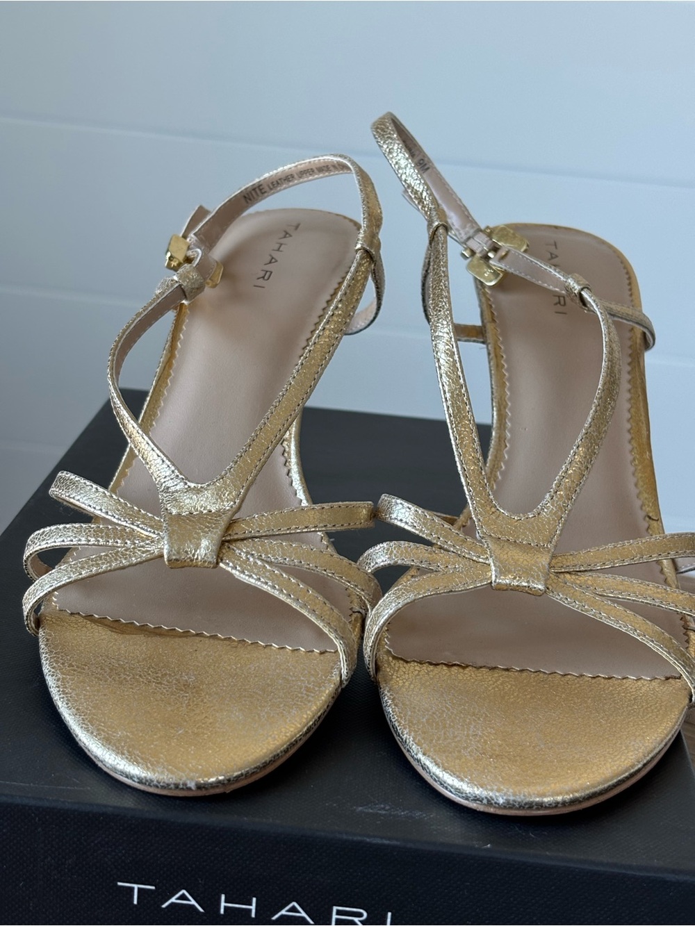 Tahari "Ta-Nite" Women's Gold Metallic Strappy Heels Size 9 - Picture 7 of 14
